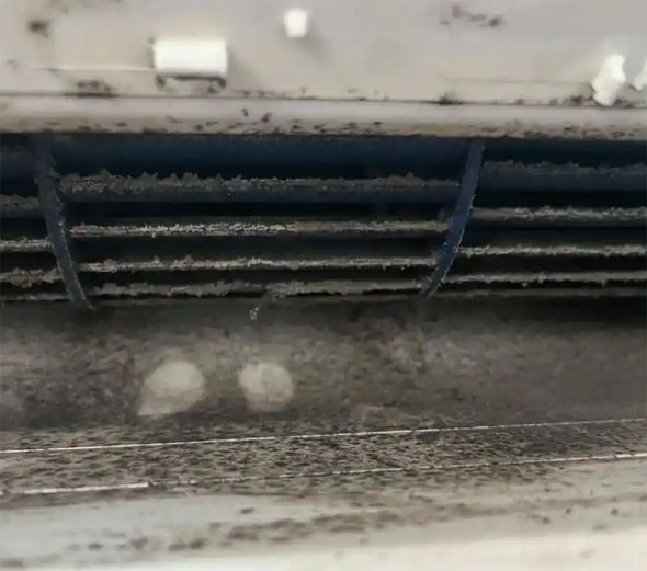 天津空调吹的风有股烧焦味是怎么回事